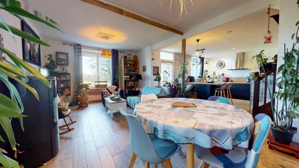 Maison + Hangar + Bâtisse à rénover + Dépendances sur 4 555 m² de terrain. (visite virtuelle disponible)