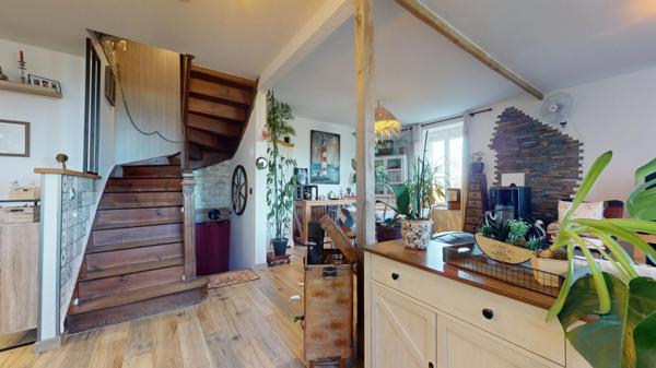 Maison + Hangar + Bâtisse à rénover + Dépendances sur 4 555 m² de terrain. (visite virtuelle disponible)