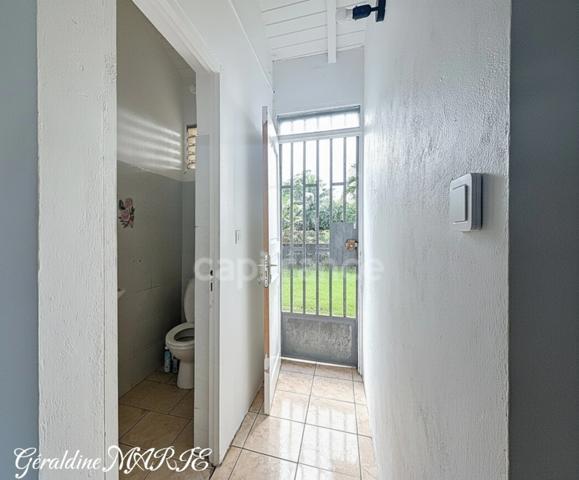 Maison au Lamentin, Section Paul: un havre de tranquillité aux portes des commodités