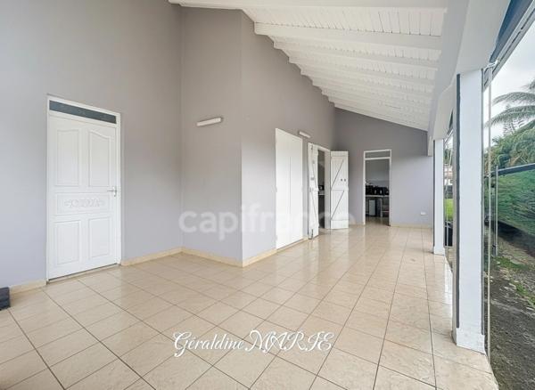 Maison au Lamentin, Section Paul: un havre de tranquillité aux portes des commodités