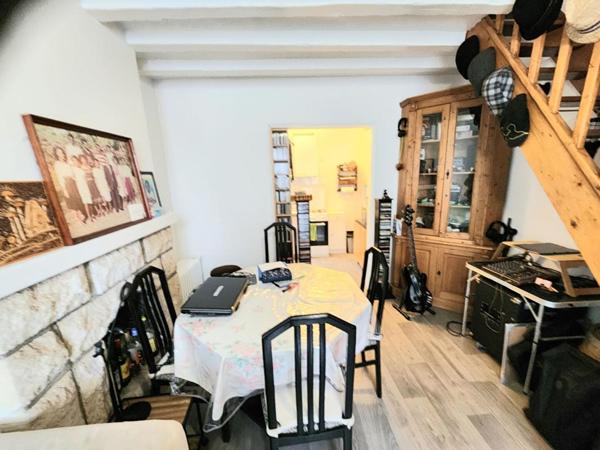 Exclusivité - Les Andelys - Immeuble de rapport de 3 logements  dont 2 loués pour une rentabilité de 18.240 par an.- Prix 195.900