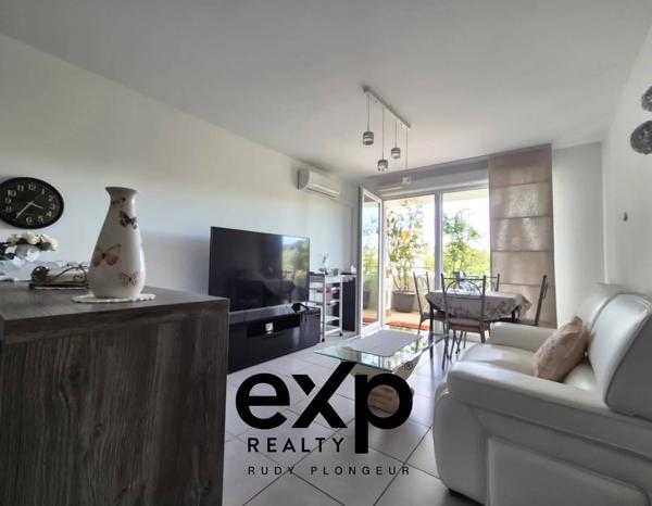 Appartement T3 avec balcon, piscine, parking et garage double inclus