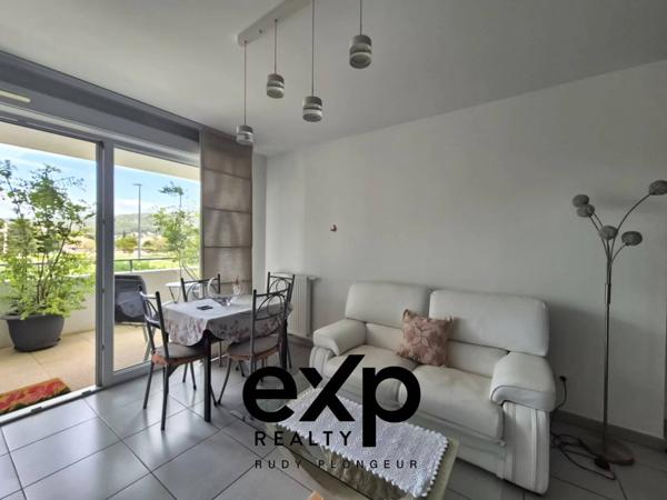 Appartement T3 avec balcon, piscine, parking et garage double inclus