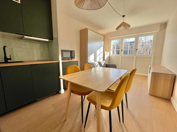 A LOUER - NANTES ST CLEMENT - Studio ENTIEREMENT MEUBLÉ de 22,39 m²