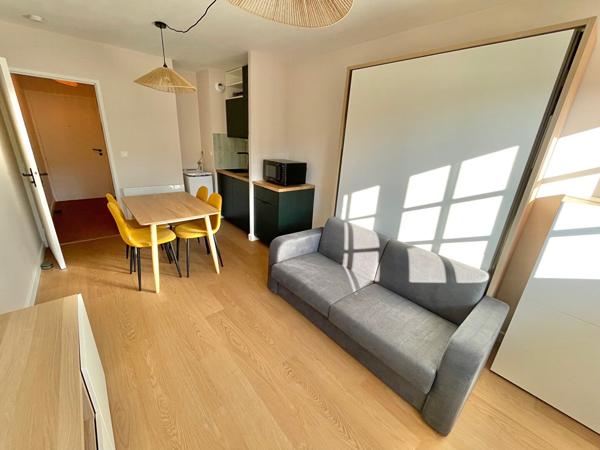 A LOUER - NANTES ST CLEMENT - Studio ENTIEREMENT MEUBLÉ de 22,39 m²