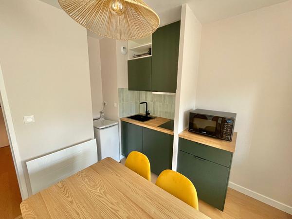 A LOUER - NANTES ST CLEMENT - Studio ENTIEREMENT MEUBLÉ de 22,39 m²