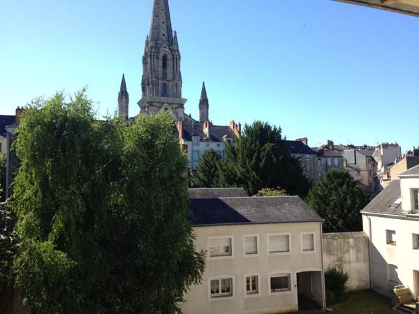 A LOUER - NANTES ST CLEMENT - Studio ENTIEREMENT MEUBLÉ de 22,39 m²