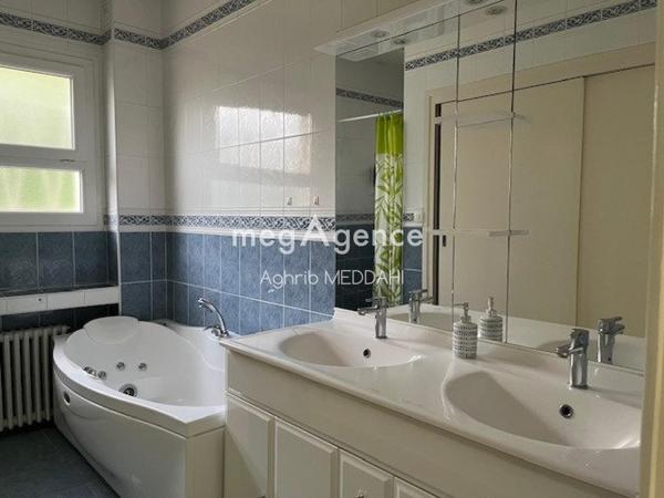 Maison à SAINT-GEORGES-DE-DIDONNE, 17110 - 10 pièces 178m²