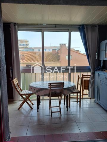 situé à 2 minutes du port et à 5 minutes de la plage, Ce t3 offre un cadre de vie privilégié,