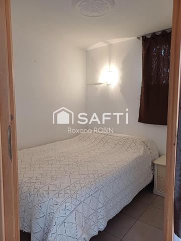 situé à 2 minutes du port et à 5 minutes de la plage, Ce t3 offre un cadre de vie privilégié,