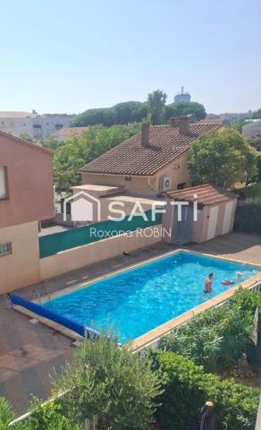situé à 2 minutes du port et à 5 minutes de la plage, Ce t3 offre un cadre de vie privilégié,