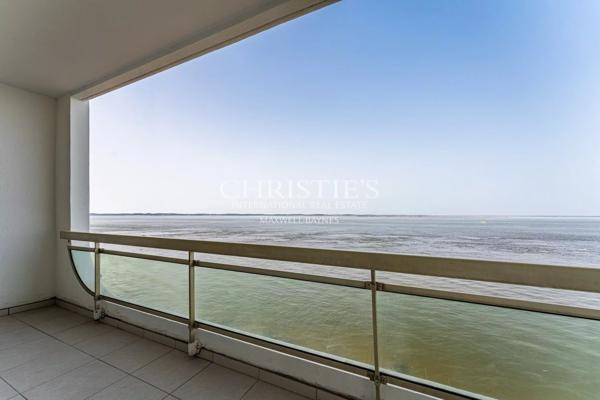 Appartement d’exception en première ligne avec vue panoramique sur le Bassin