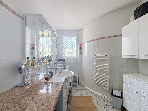 Appartement d'exception de 3 pièces à La Ciotat en dernier étage, Lumineux avec place de stationnement.