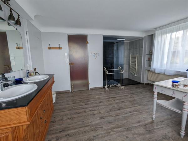 SURPRENANTE MAISON EN POSITION DOMINANTE