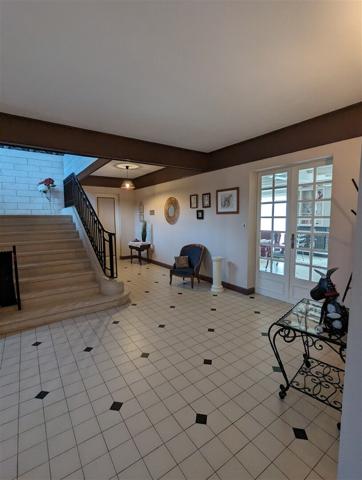 SURPRENANTE MAISON EN POSITION DOMINANTE