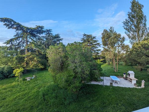 SURPRENANTE MAISON EN POSITION DOMINANTE