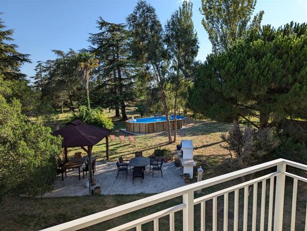 SURPRENANTE MAISON EN POSITION DOMINANTE