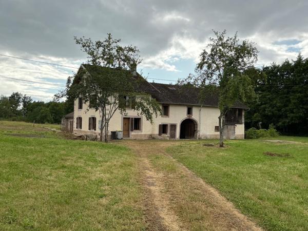 ferme, 160 M2, ( pièces , 3 chambres, écuries, dépendances, 3 hectares de terrain