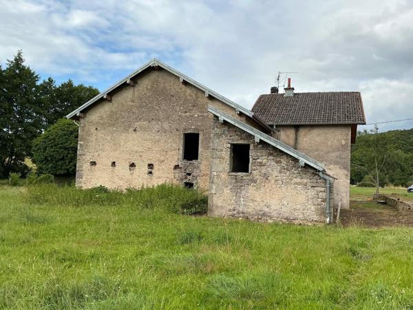 ferme, 160 M2, ( pièces , 3 chambres, écuries, dépendances, 3 hectares de terrain