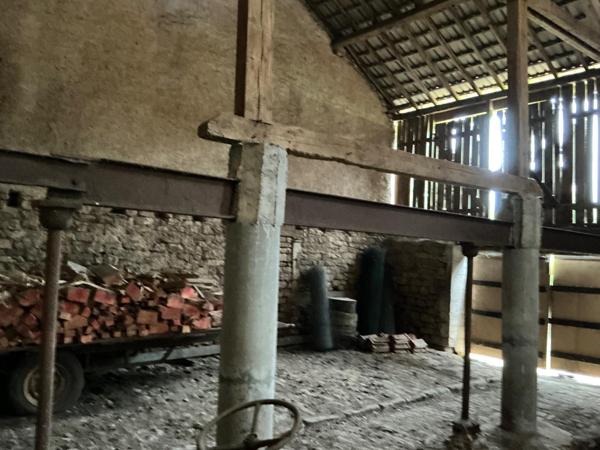 ferme, 160 M2, ( pièces , 3 chambres, écuries, dépendances, 3 hectares de terrain