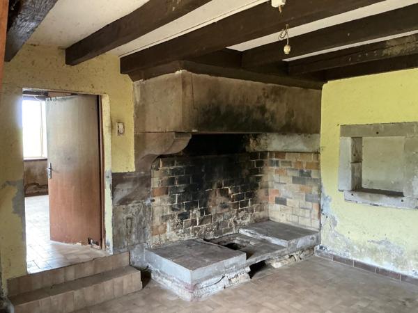 ferme, 160 M2, ( pièces , 3 chambres, écuries, dépendances, 3 hectares de terrain