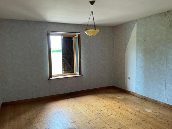 ferme, 160 M2, ( pièces , 3 chambres, écuries, dépendances, 3 hectares de terrain