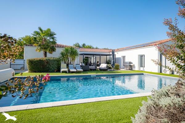 Maison à vendre |  Saint-Jean-d'Angély |  6 pièces | 241 m²