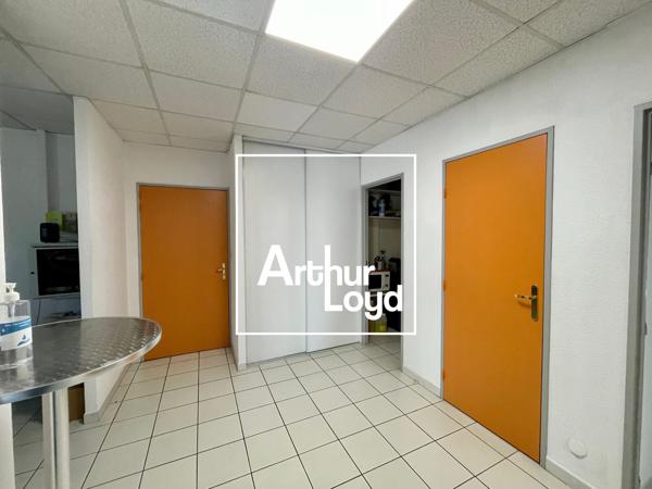 Bureaux à vendre à Vauvert en rez-de-chaussée avec parking sécurisé