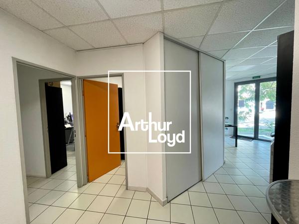Bureaux à vendre à Vauvert en rez-de-chaussée avec parking sécurisé