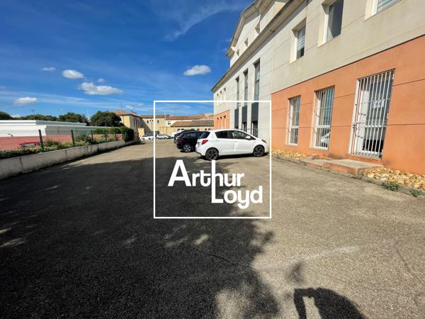 Bureaux à vendre à Vauvert en rez-de-chaussée avec parking sécurisé