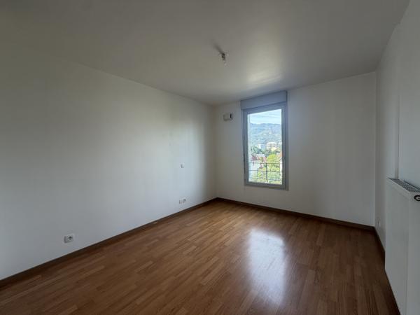 T3 AVEC GARAGE RÉSIDENCE RECENTE