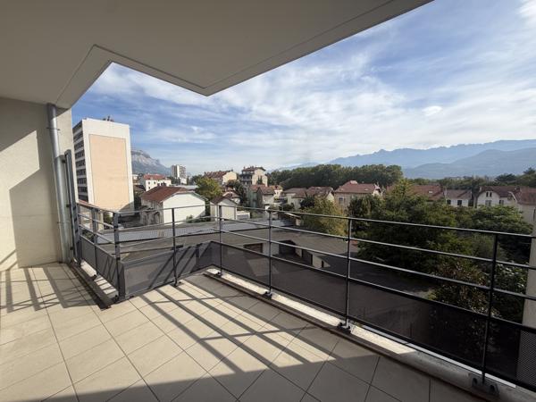 T3 AVEC GARAGE RÉSIDENCE RECENTE