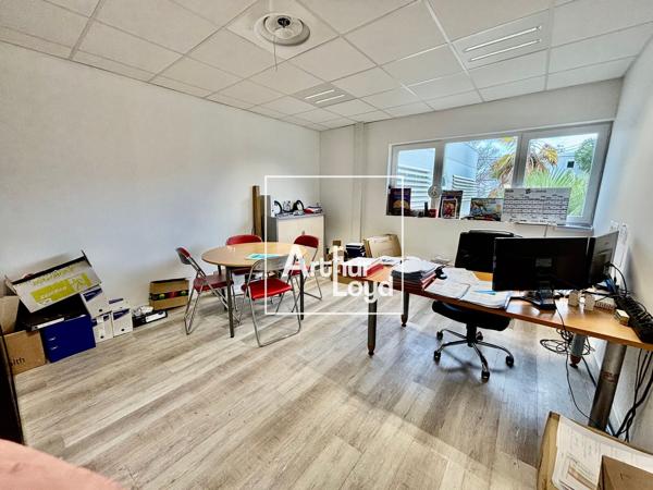 Bâtiment indépendant 600 m² - Bureaux et stockage léger à Saint-Jean-de-Védas, accessibilité optimale