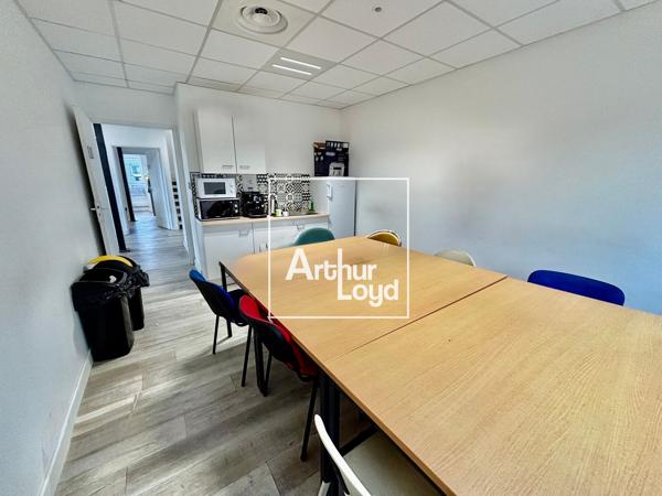 Bâtiment indépendant 600 m² - Bureaux et stockage léger à Saint-Jean-de-Védas, accessibilité optimale