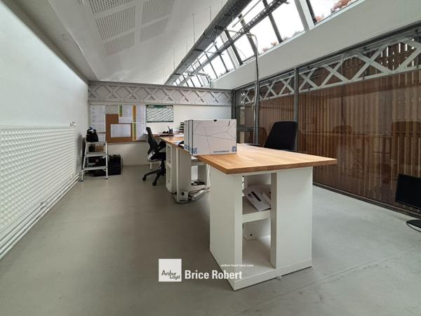 Bureaux à louer dans immeuble indépendant à Lyon espace modulable lumineux