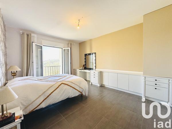 Maison 6 pièces de 220 m² à Crayssac (46150)