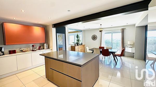 Maison 6 pièces de 220 m² à Crayssac (46150)