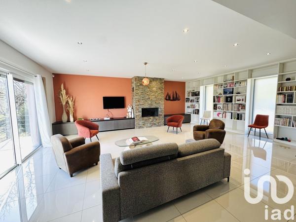 Maison 6 pièces de 220 m² à Crayssac (46150)