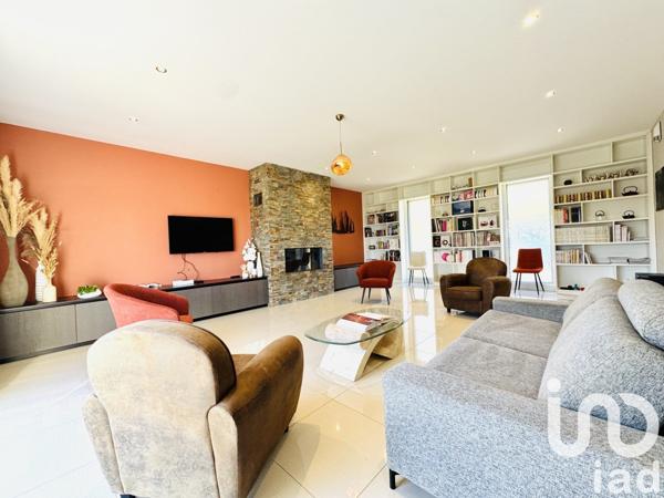 Maison 6 pièces de 220 m² à Crayssac (46150)