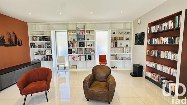 Maison 6 pièces de 220 m² à Crayssac (46150)