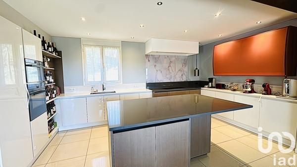 Maison 6 pièces de 220 m² à Crayssac (46150)