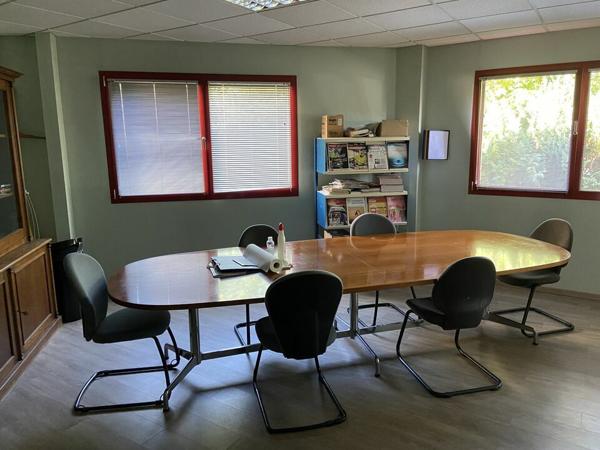 BUREAUX à VENDRE de 559 m²