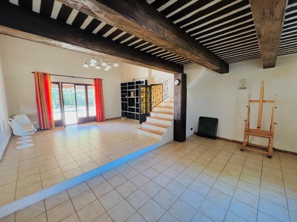 Saint-Saturnin-lès-Apt (84490) Villa avec piscine sur 6000 m² de terrain