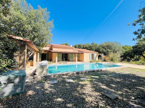 Saint-Saturnin-lès-Apt (84490) Villa avec piscine sur 6000 m² de terrain