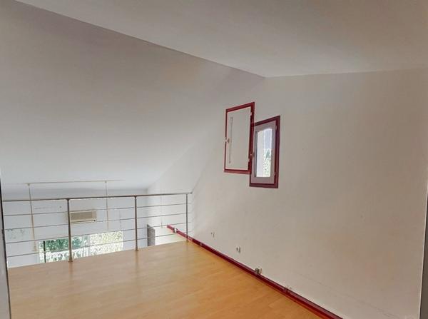 Saint-Raphaël (83700) Saint Raphaël : appartement 2 pièces + une grande mezzanine avec terrasse, garage et place de parking privativ