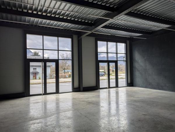 Local commercial à louer proche de MONTMELIAN (73)549 m²