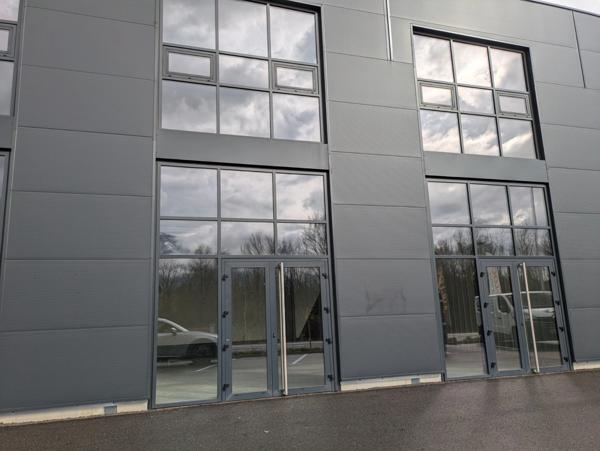 Local commercial à louer proche de MONTMELIAN (73)549 m²