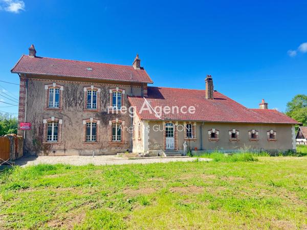 Maison à BEAUMONT SUR SARTHE, 72170 - 12 pièces 266m²