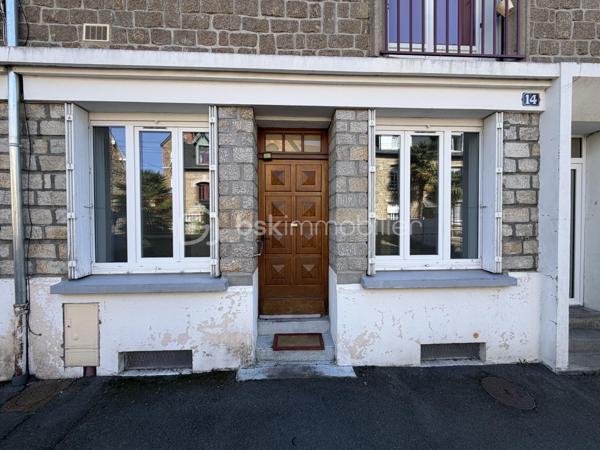 EXCLUSIVITÉ – Evan REBILLON – BSK Immobilier - Venez découvrir en exclusivité cet appartement situé en rez-de-chaussée, dans un quartier très calme et à proximité de toutes les commodités. Il bénéficie d’une entrée privative, offrant un accès indépendant au logement.

Description du bien :

Une belle pièce de vie d’environ 20 m²
Une cuisine aménagée et équipée
Une chambre
Une salle de bains et des WC séparés
Une terrasse privative

Les prestations et informations complémentaires :

Double vitrage
Chaudière remplacée en 2024
Syndic bénévole
Taxe foncière d’environ 500 € par an
Une cave d’environ 6 m², idéale pour le stockage

Les atouts du bien :

Un environnement calme
Un emplacement proche des commodités
Une entrée privative
Une belle pièce de vie
Une terrasse privative
Une cave offrant un espace de rangement supplémentaire

Un bien à découvrir sans tarder !