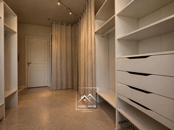 PAU (64) –  À VENDRE - Maison familiale de 213 m² - 5 chambres, bureau et piscine.